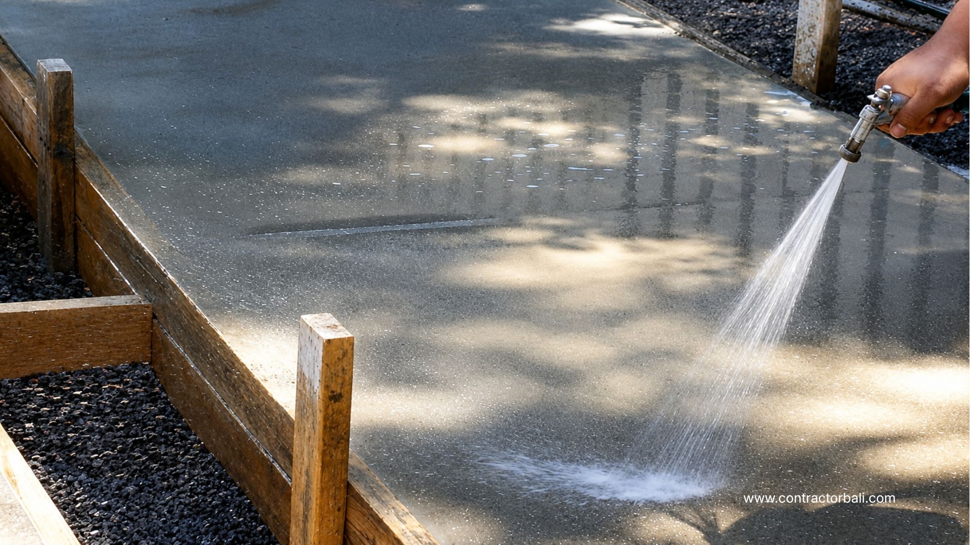 Curing-concrete-using-water-amaribaliananta